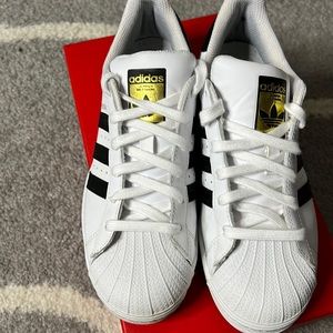 Adidas she’ll toes boys size 6